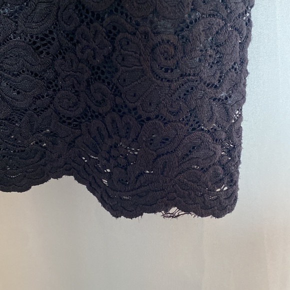 Philosophy Lace Tee in Green (Petite) - Picture 3 of 5